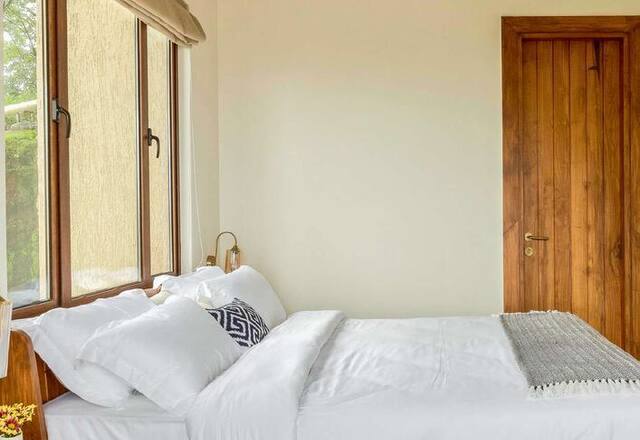 Luxury 6 BHK Private Pool Mansion photo 5